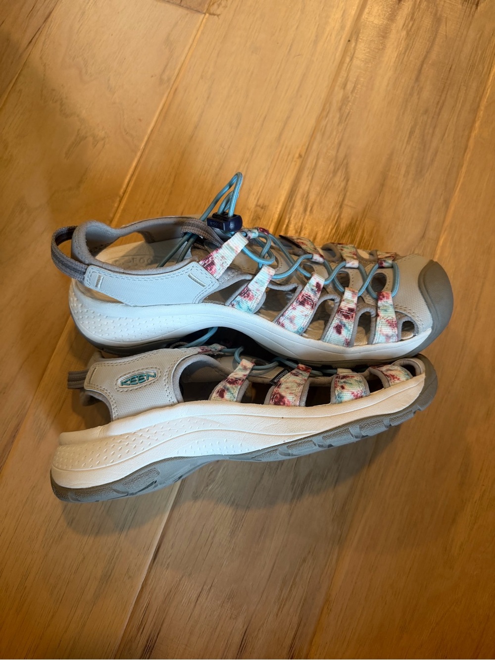 Keen Women's Astoria West Sandals in the Vapor/Porcelain floral colorway size 7 - Picture 2 of 7